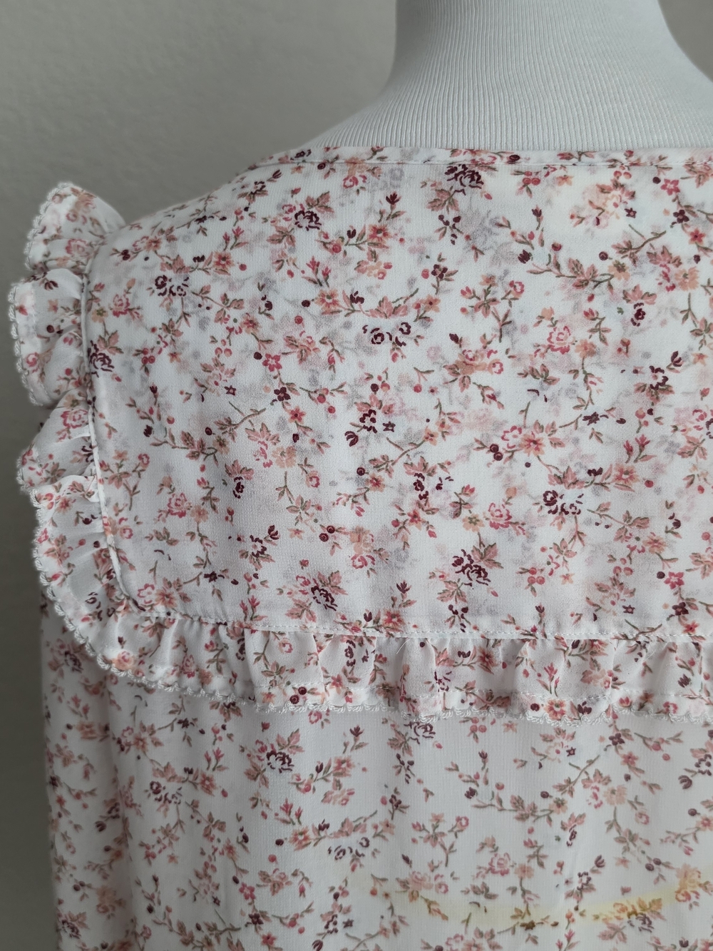 GAP Floral Ruffle Blouse - Picture 6 of 10